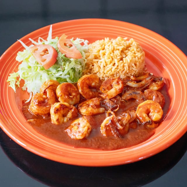 Camarones Diablos (Shrimp in Spicy Red Sauce).